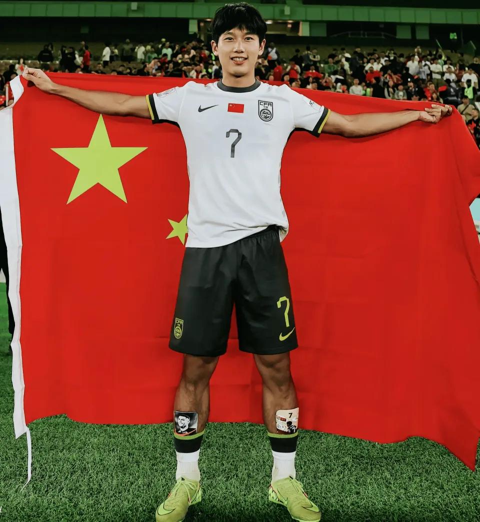 虽然中国U23从场面上看不如朝鲜U23，可是要知道的一点是朝鲜U23有几个成年国