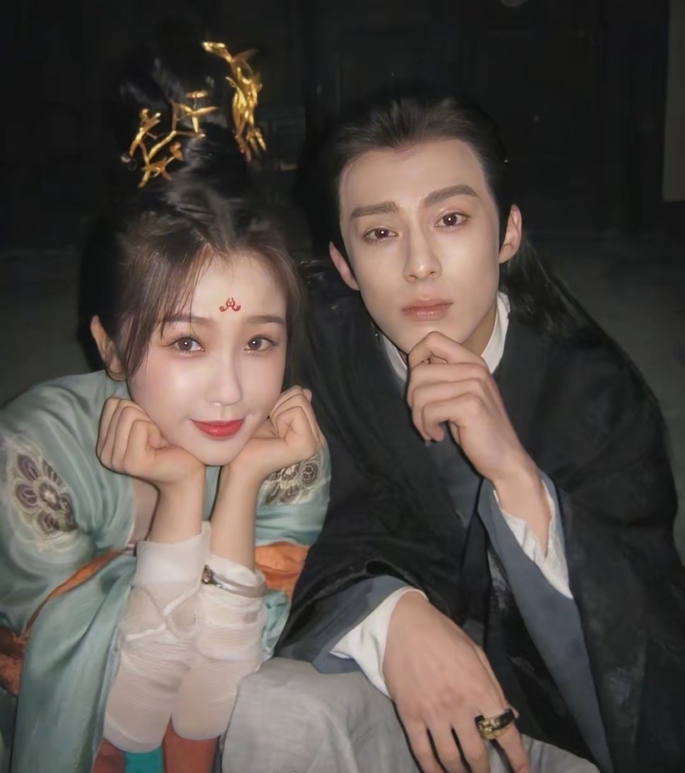 有没有和我一样的感觉，自从《苍兰诀》爆火后，有的剧连杀青方式也学了去。。。 