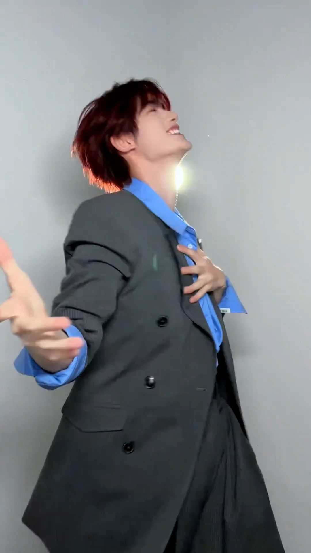 啊啊啊啊都说了不要让时代峰峻的员工跳这个…嗯这是我们峰峻老员工的从容感🫰🫳?