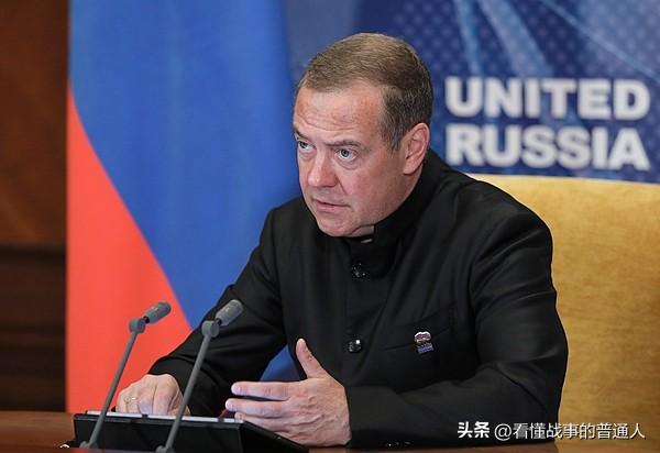 提起普京的接班人，十个人里有八个说梅德韦杰夫，你真以为安全会议副主席的位置代表着