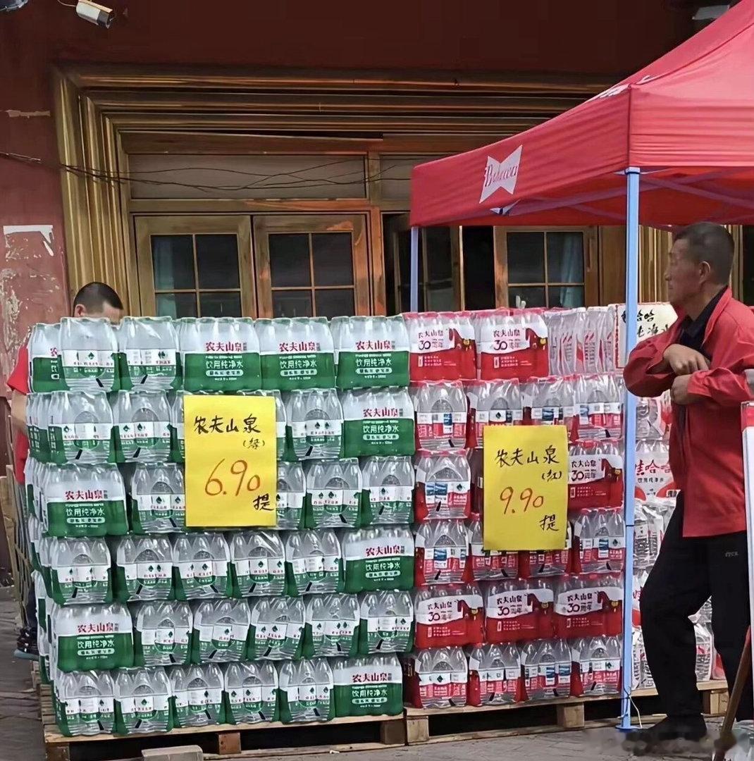 路上看到这种水千万不要买别问我为什么 