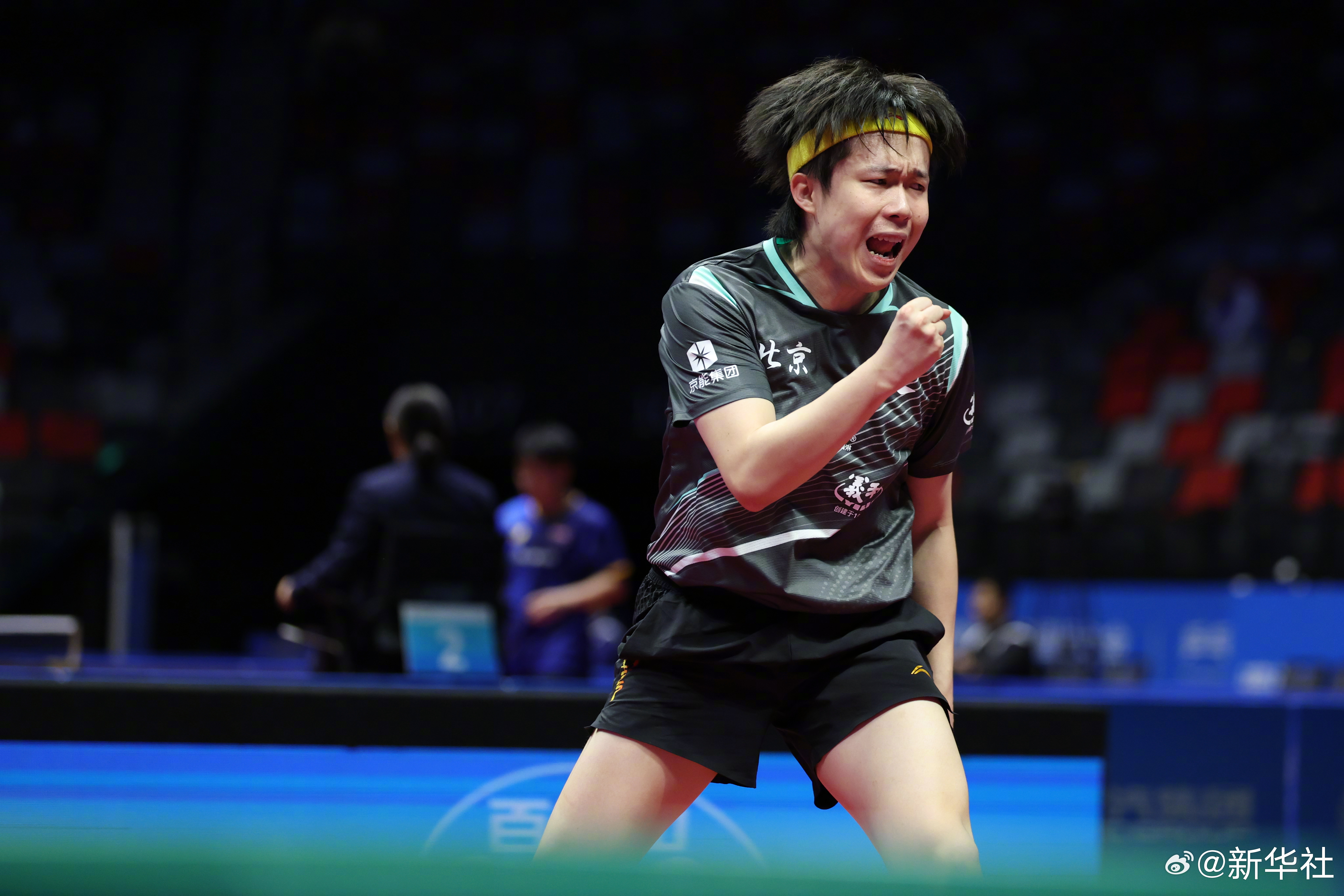 【】11月12日，第十五届全国运动会乒乓球项目在澳门馆展开男单1/8决赛的争夺，