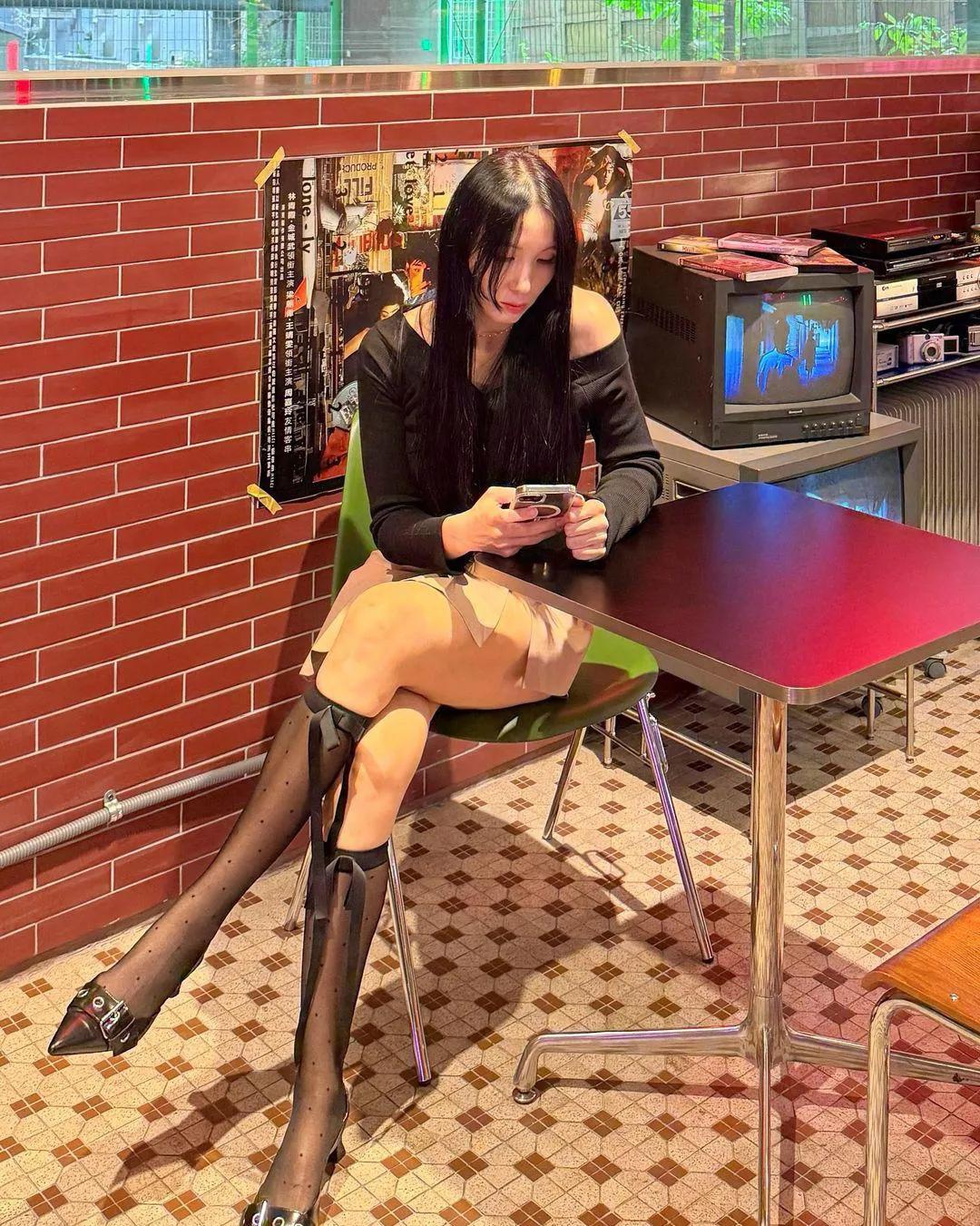 纤腰如柳柳
#好身材应受赞赏# #美艳迷人震人心# #完美身材美背景# #性感并