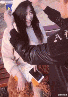 他怎么有女朋友的？ 