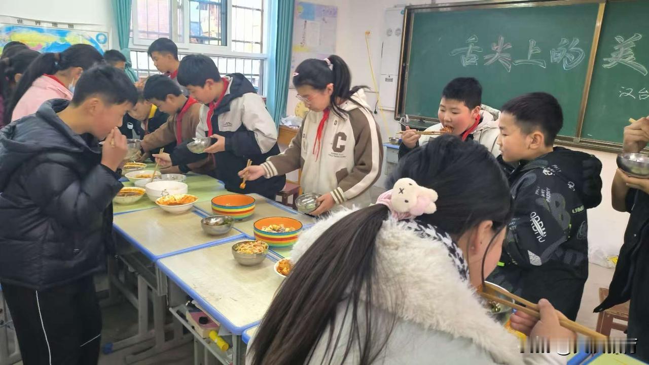 汉台区宗营镇范寨小学六年级美食创作展
劳动的心血能浇灌出舌尖上的美味。
六年级的