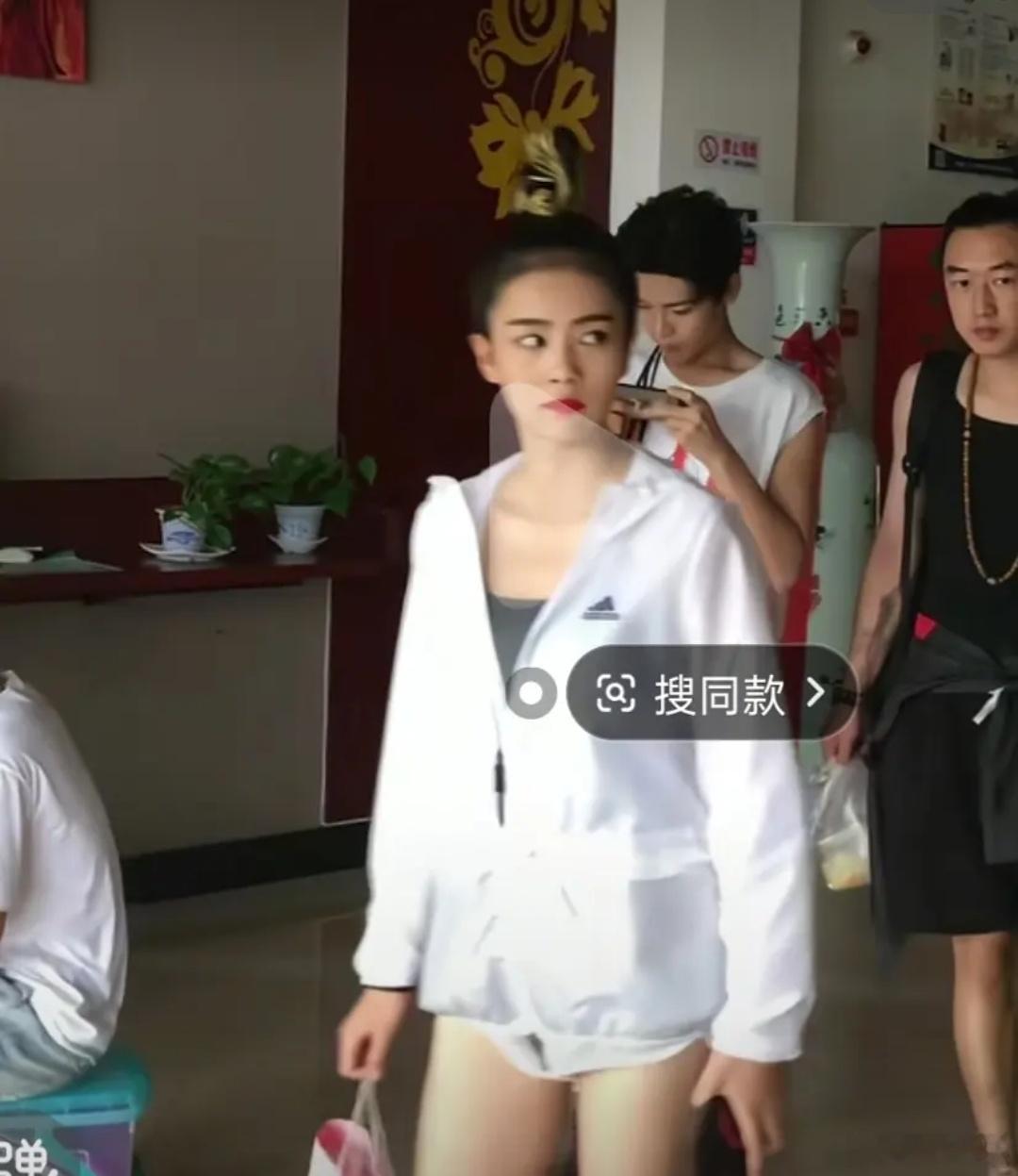 白鹿这造型是葫芦娃吗