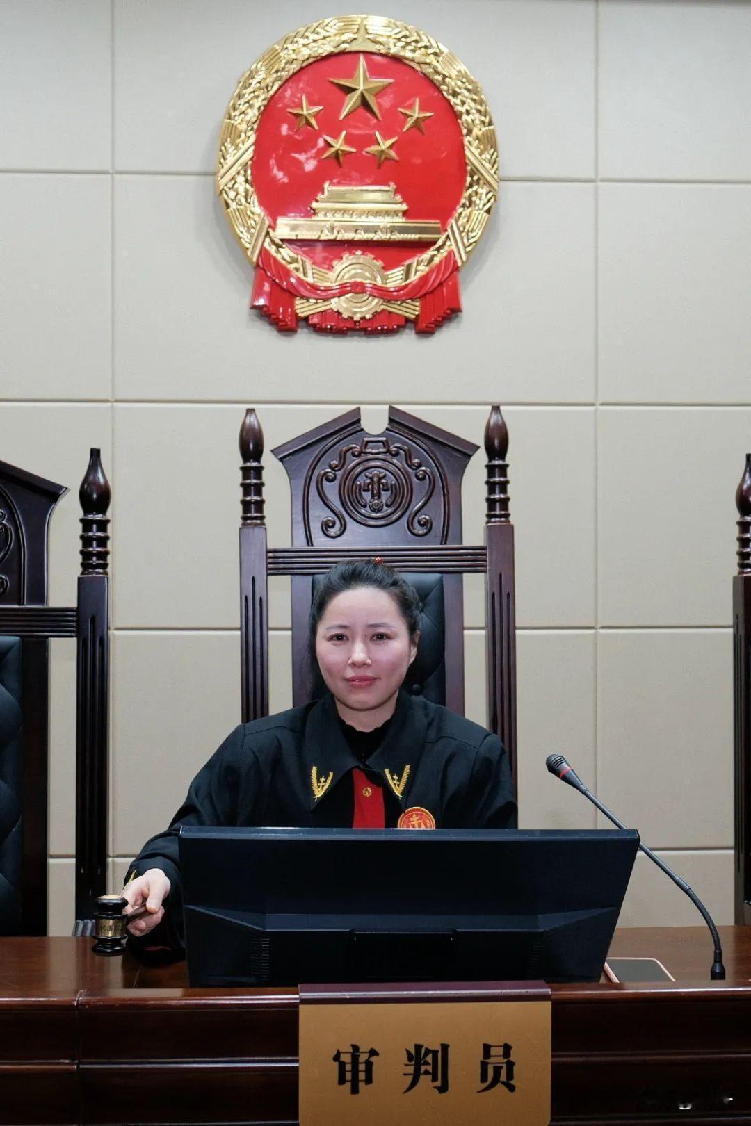 离谱！充1000元被平台误充亿万额度，男子疯狂消费拒不退钱，法院判了
 
只给平