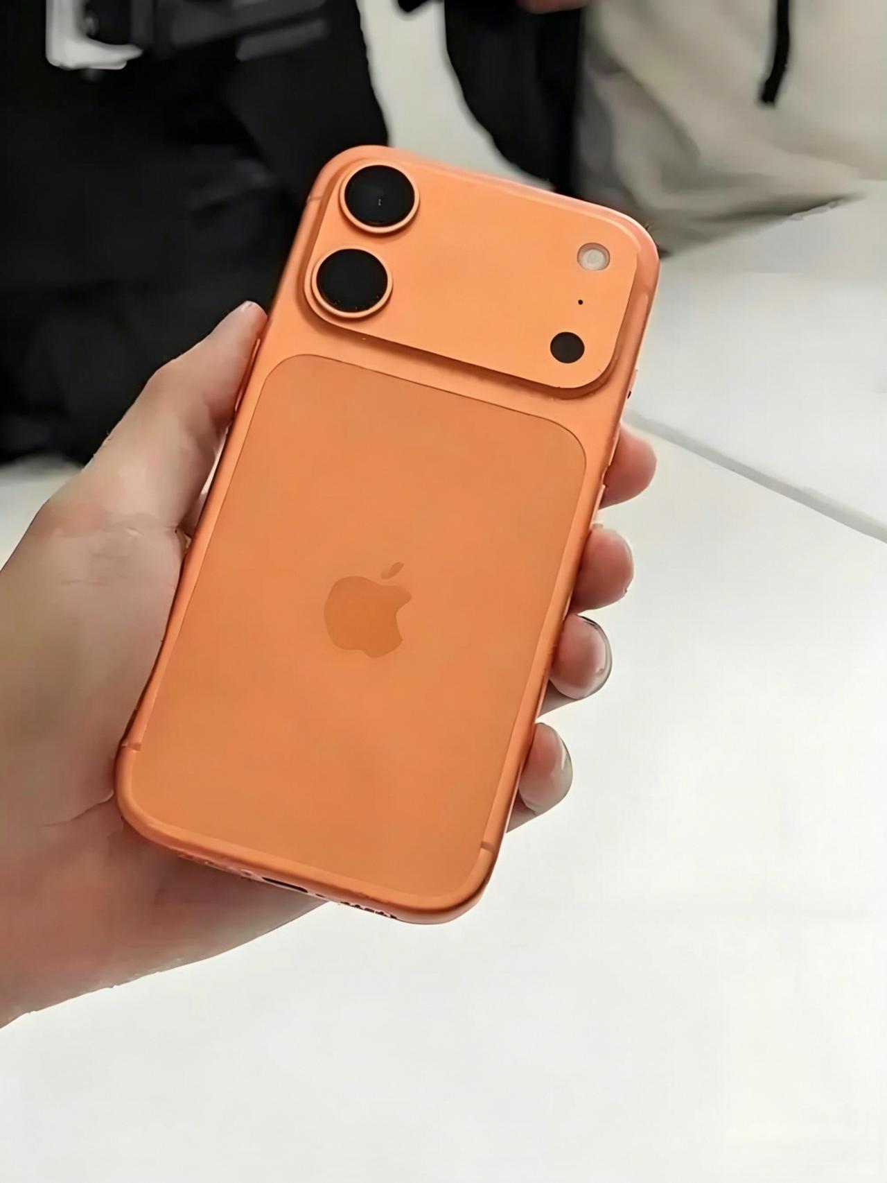 iPhone18就长这样？有必要等吗？
前几天高考完了，不少考生有换新手机的打算