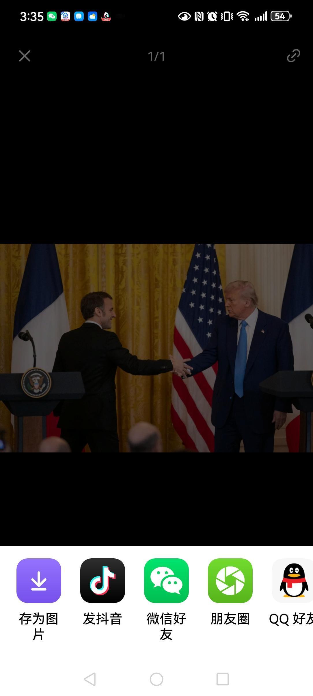 我的天！特朗普这是疯了吧？真是不靠谱，为了逼马克龙加入他那“和平委员会”，居然扬