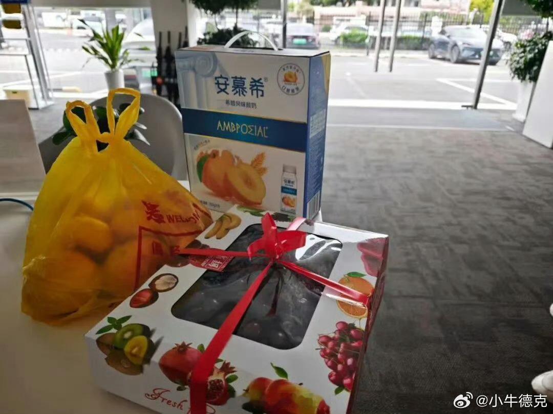 阴差阳错之下，又见证了小米服务的温暖。浙江乐清一位车主外出摔倒突发脑溢血，慌乱中