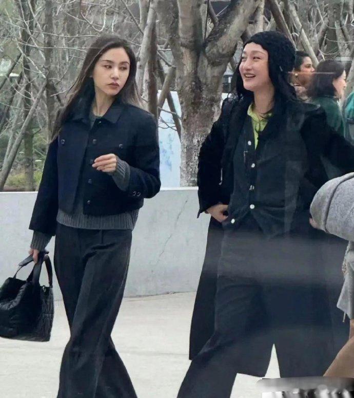 王子文与周迅同框，原来俩人差不多高啊？ 