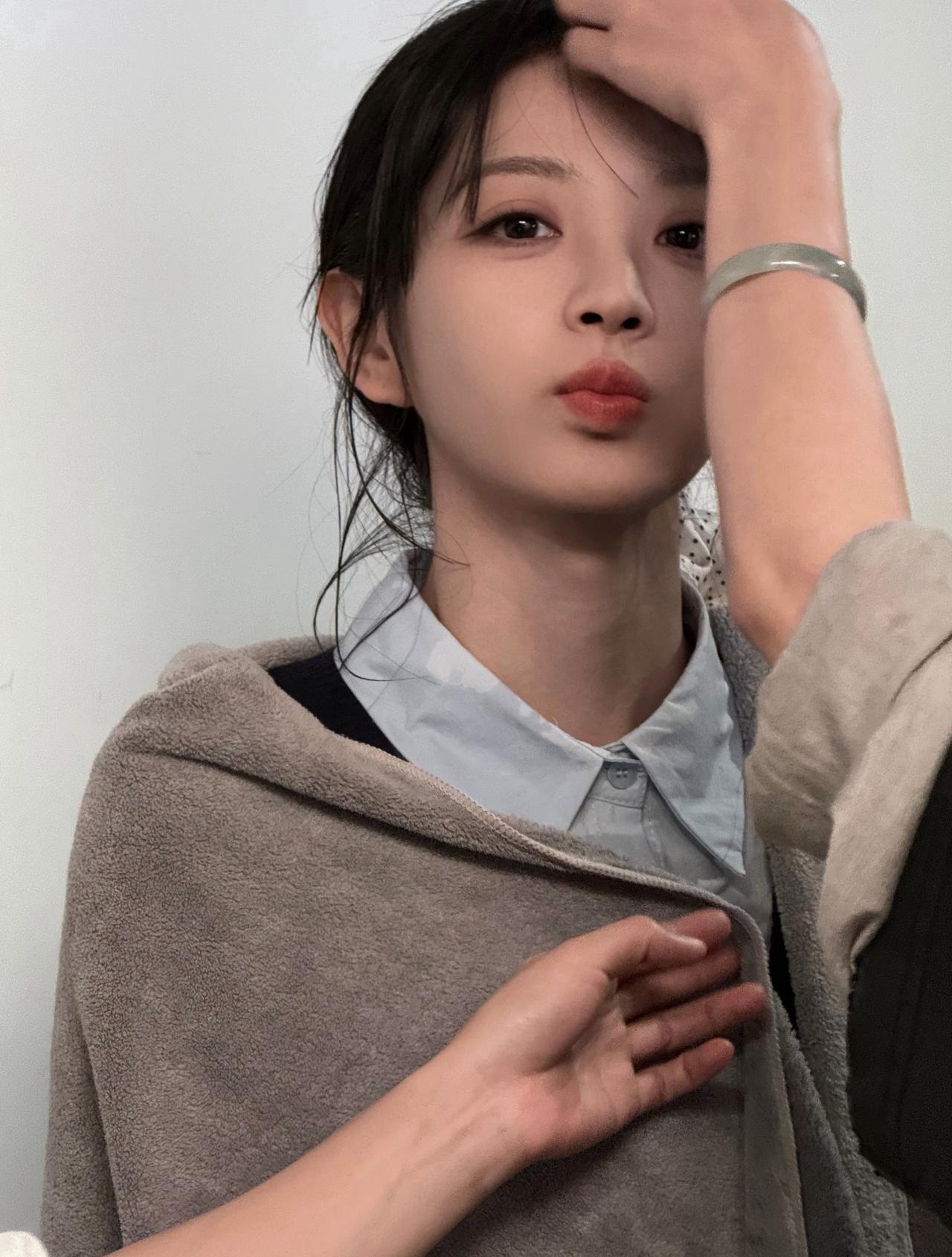 有无刘海管你啥事？只知道田曦薇漂亮 演技好 对粉丝真诚又善良 嫉妒就直说哈这么关