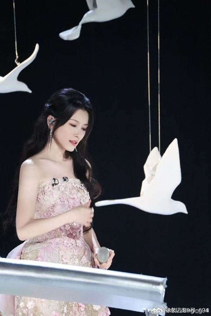 歌手徐洁儿回归了 歌手徐洁儿终于回来了！沉淀多年后又重回音乐赛道，不慌不忙的忠于