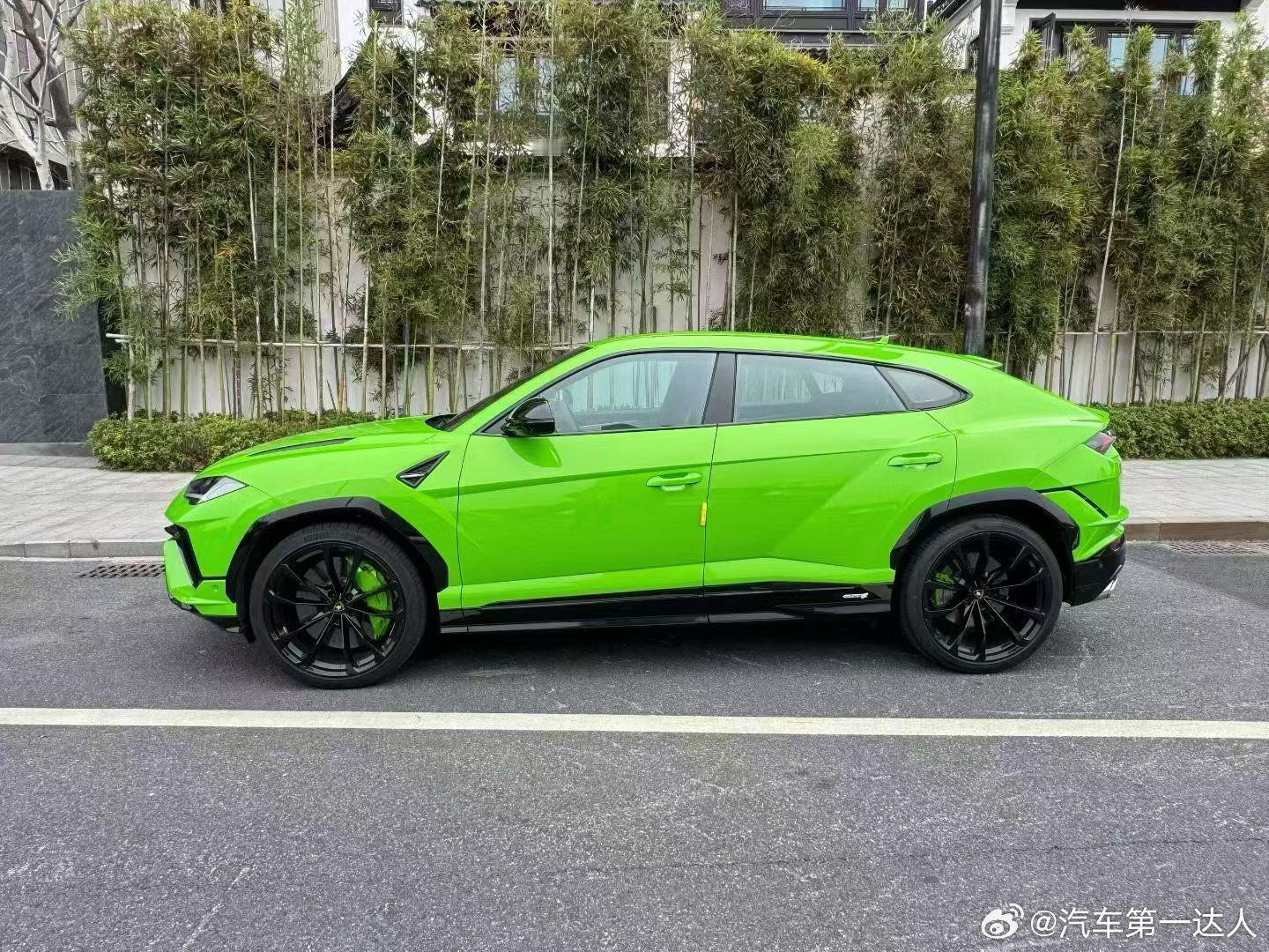 兰博基尼Urus S版，24年5月上牌，绿/黑绿配色，8000km+ 