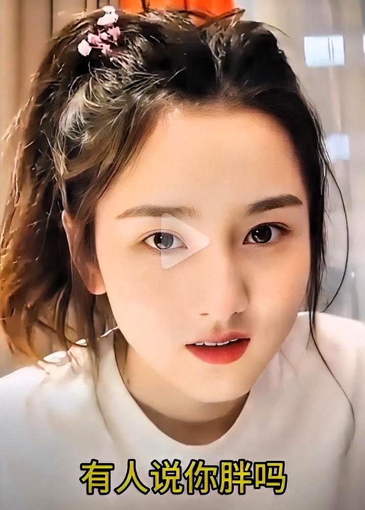 宋祖儿直播被人说胖，气得小嘴叭叭解释：我没胖！是没开美颜！开了美颜吓死你！网友却