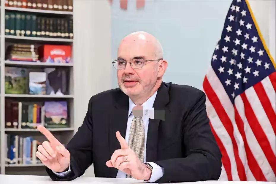 台媒刚爆出来的消息，看得人后背发凉。

美国驻台机构的处长谷立言，7月2日跑到台