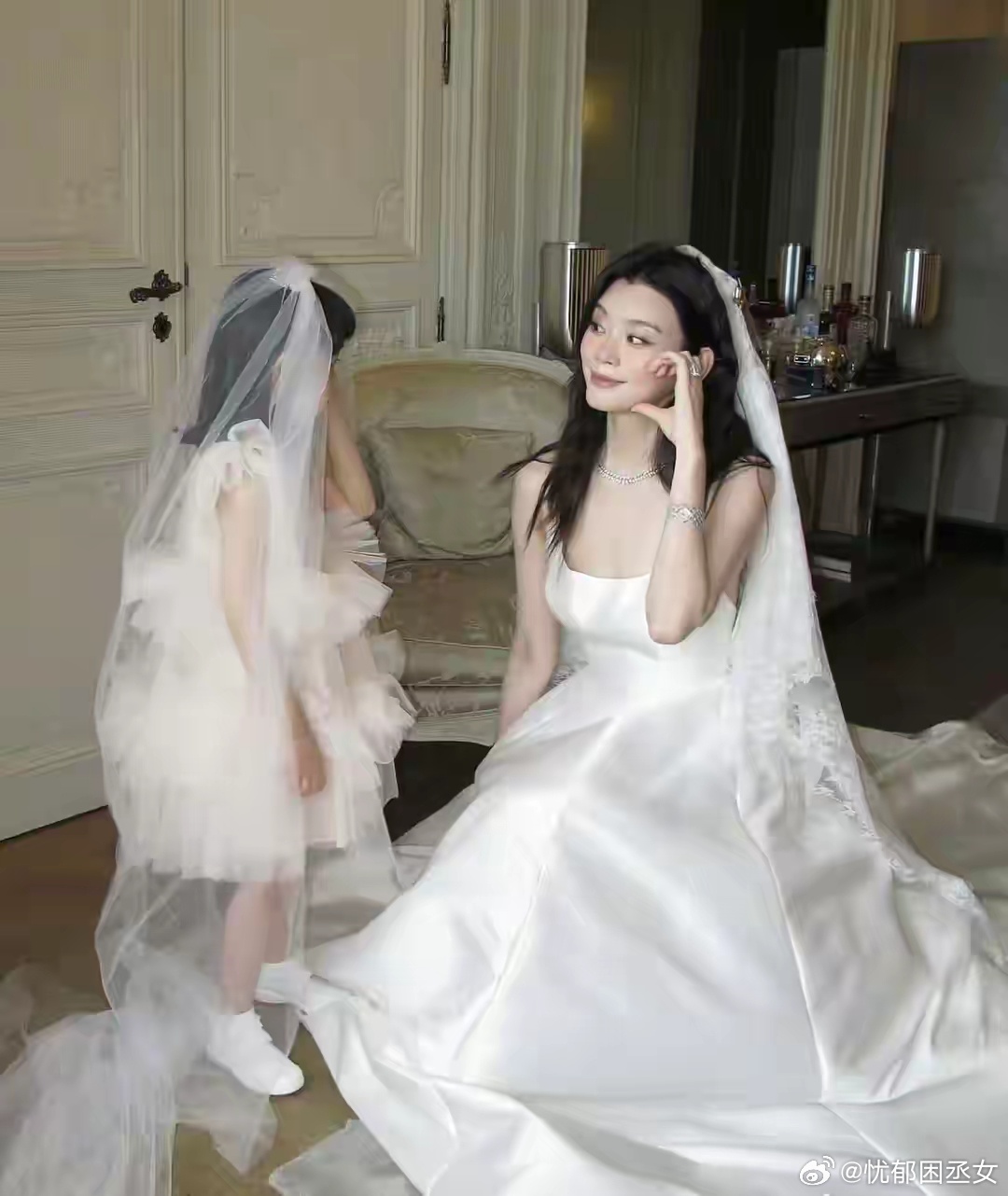 奚梦瑶女儿好幸福，2岁多就背2W+菜篮子，一个小发卡就要2000多！ ​​​
