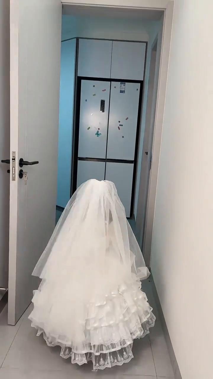 往前走，慢一点，回头看妈妈。