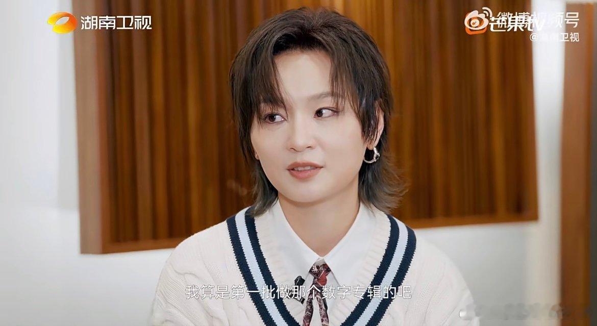 周笔畅希望自己活到老酷到老从舞台到生活，周笔畅始终坚守活到老酷到老的初心！不迎合