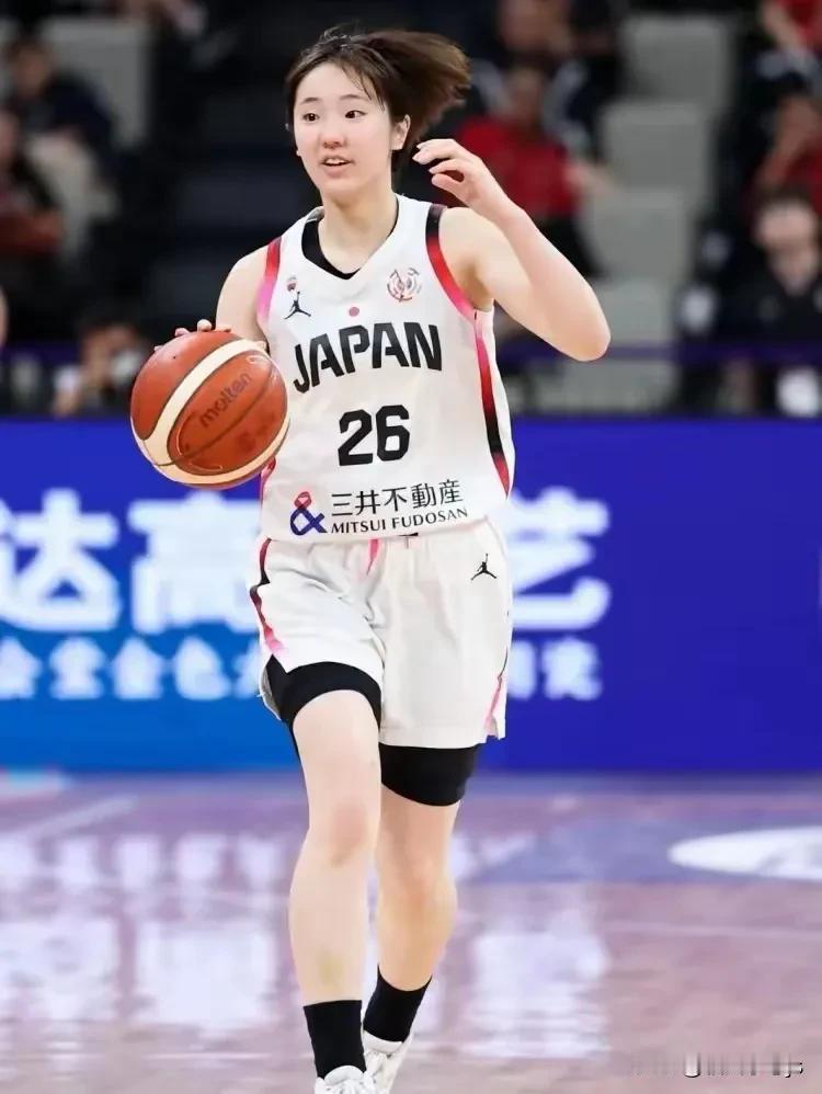 昨晚，观看了中国女篮对阵日本女篮的比赛。这是一场晋级的关键之战，亦是一场生死较量