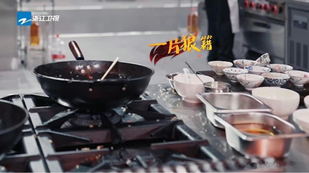 岳云鹏因灶台脏淘汰588元扬州炒饭哈哈哈哈哈，想到我平时做饭手里不停会拿纸擦擦擦