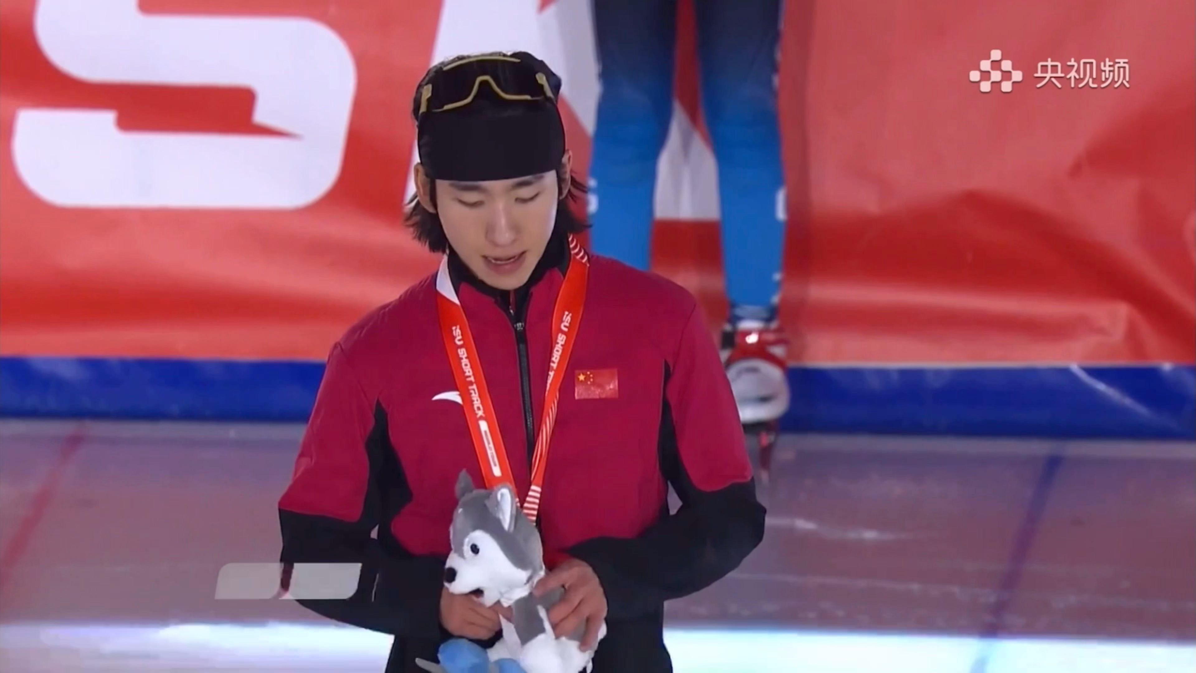 温馨提示 ……看短道速滑可以呼吸😶🤯（恭喜小林🥈）