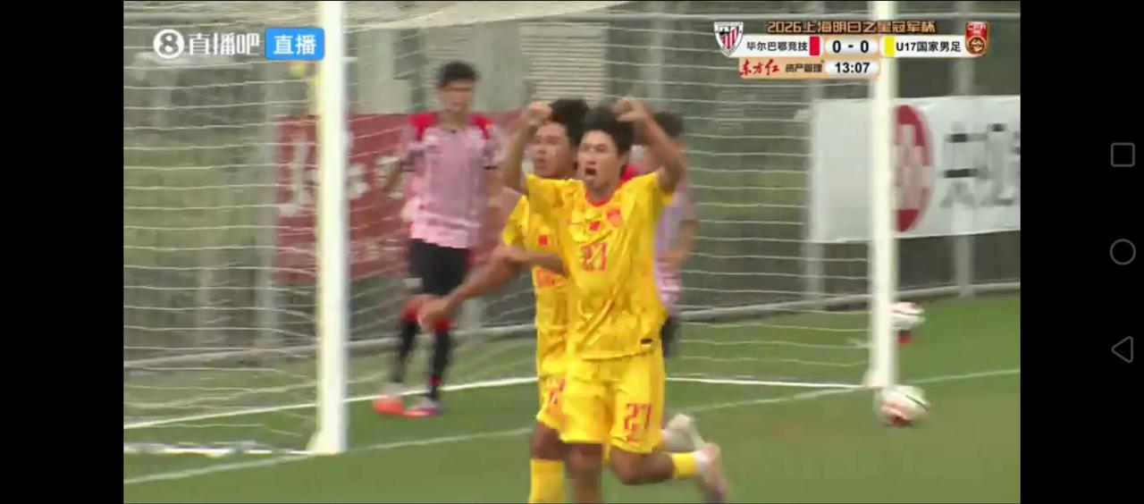 头球！砸进去！U17国青1：0领先毕尔巴鄂竞技！角球，头球破门！
上半场，国青的