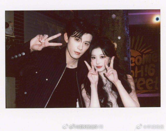 【#邓凯孔雪儿太会拍了#】#邓凯孔雪儿hi6拍立得合拍# 谁被这组拍立得狠狠戳中