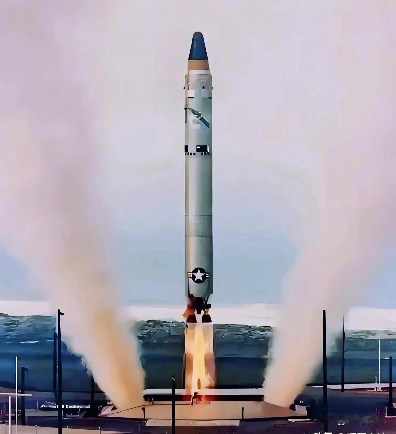 最早以前的洲际导弹，甚至包括现在的不少洲际导弹都是采用发射井发射，而发射方式又分