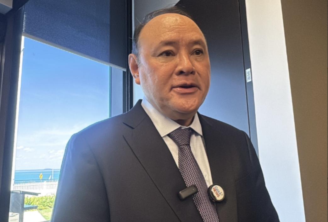 菲律宾求饶，扛不住了。当地时间周四，菲律宾国防部长罕见的公开喊话中国。
 
“应
