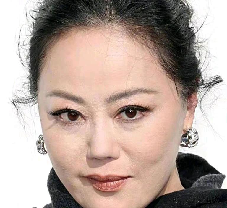 60岁女星的天花板？其实看起来章小蕙生图并不年轻，甚至有点儿像斯琴高娃！
#女星