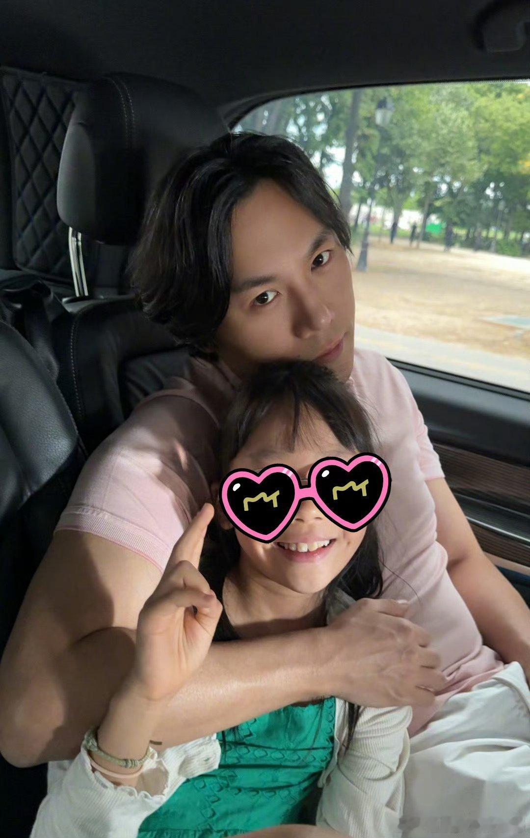 伊能静秦昊一家三口巴黎度假照伊能静秦昊和女儿巴黎度假照 伊能静秦昊和女儿的巴黎度