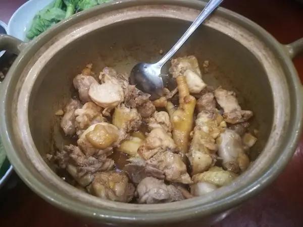 流量的老莫，终究还是挡不住商业合作？花生
 
都说老莫只想安安静静做鸡煲，拒绝网