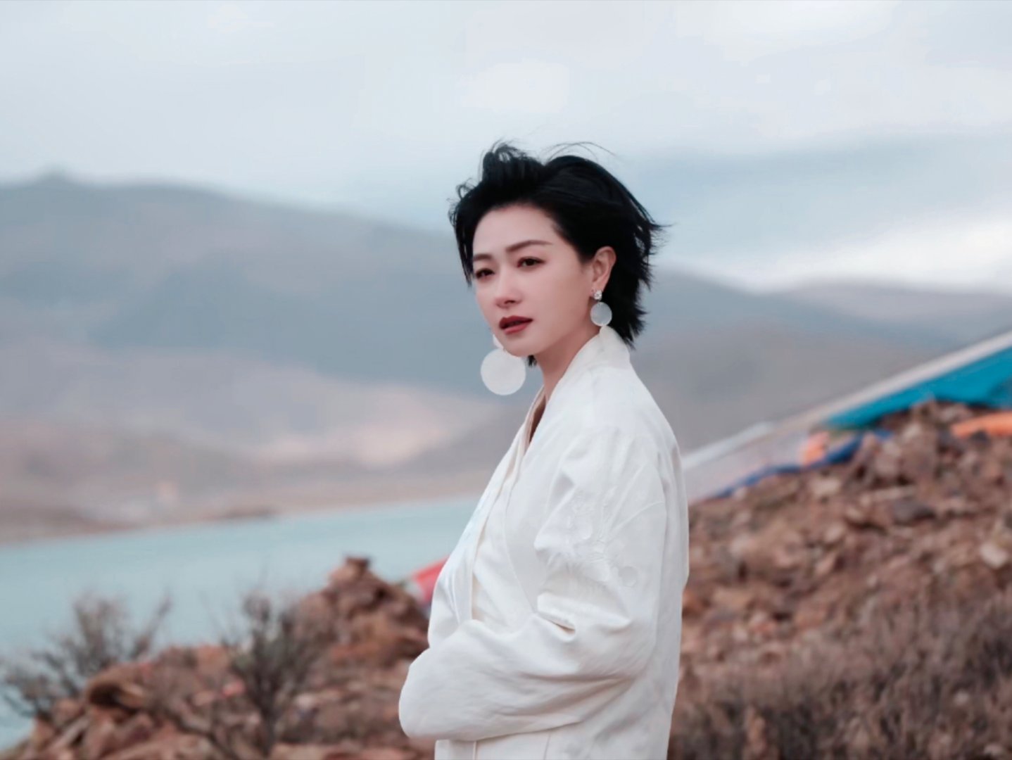 万茜｜万茜日喀则文旅形象大使 朗措湖畔，远山有风，静心聆听藏地高原的回响