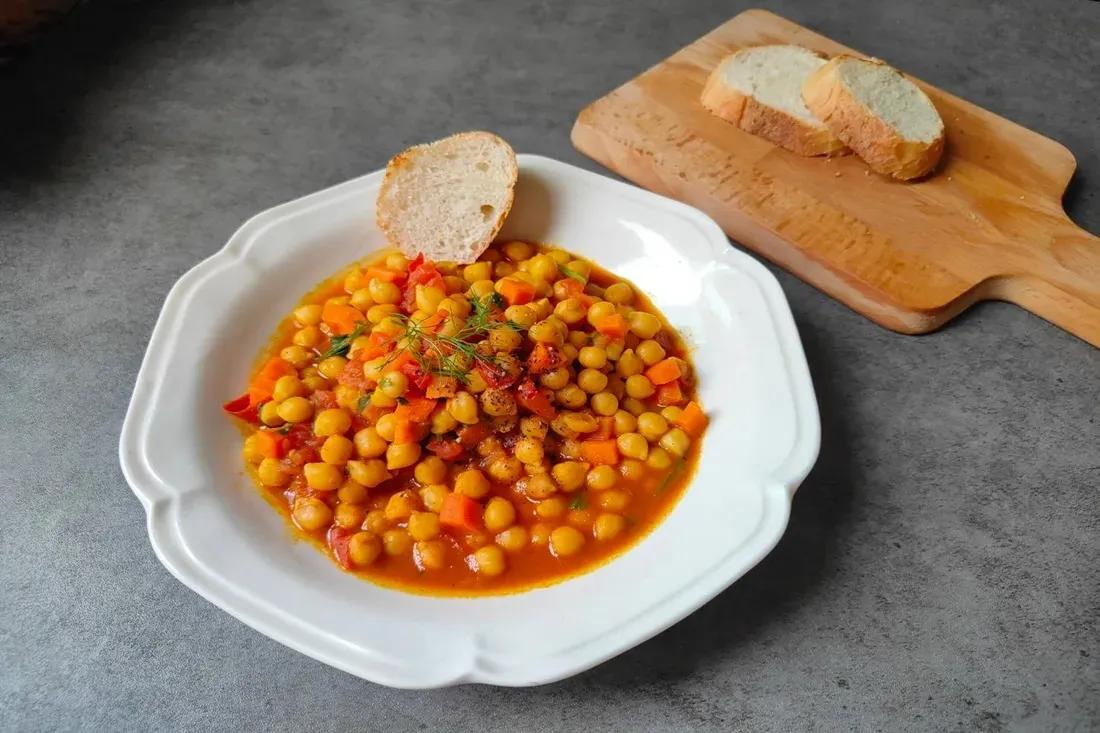 咖喱鹰嘴豆

鹰嘴豆是高营养豆类，富含多种植物蛋白并具备人体必需的8种氨基酸、维