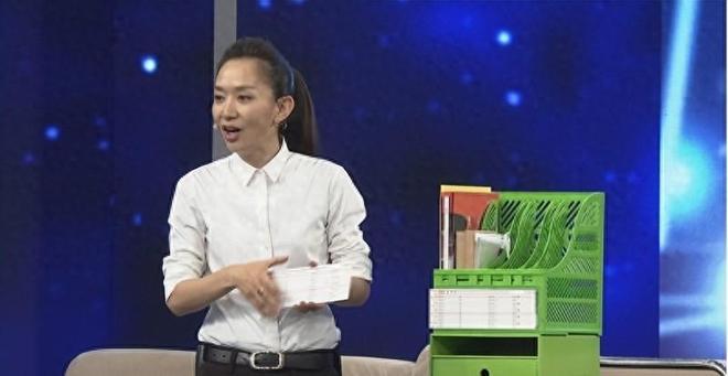 2004年王芳不顾父母的反对，嫁给大自己15岁的教授，但让王芳没想到的是从怀孕到