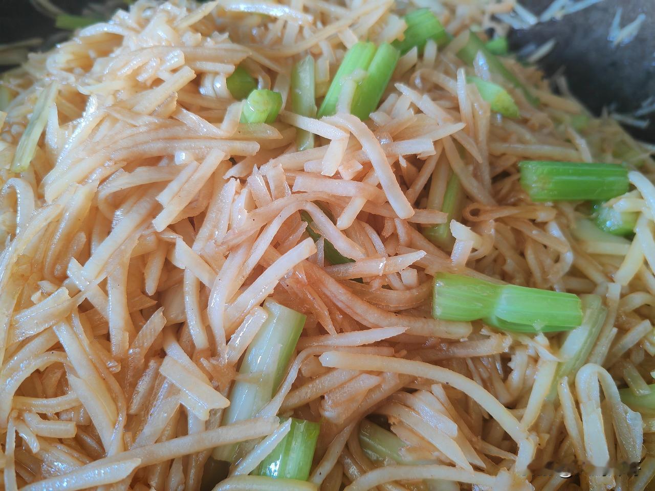 喜欢并且自己能做得很好吃的东北菜比较多，比如熘肉段，锅包肉，得莫利炖鱼,小鸡炖蘑