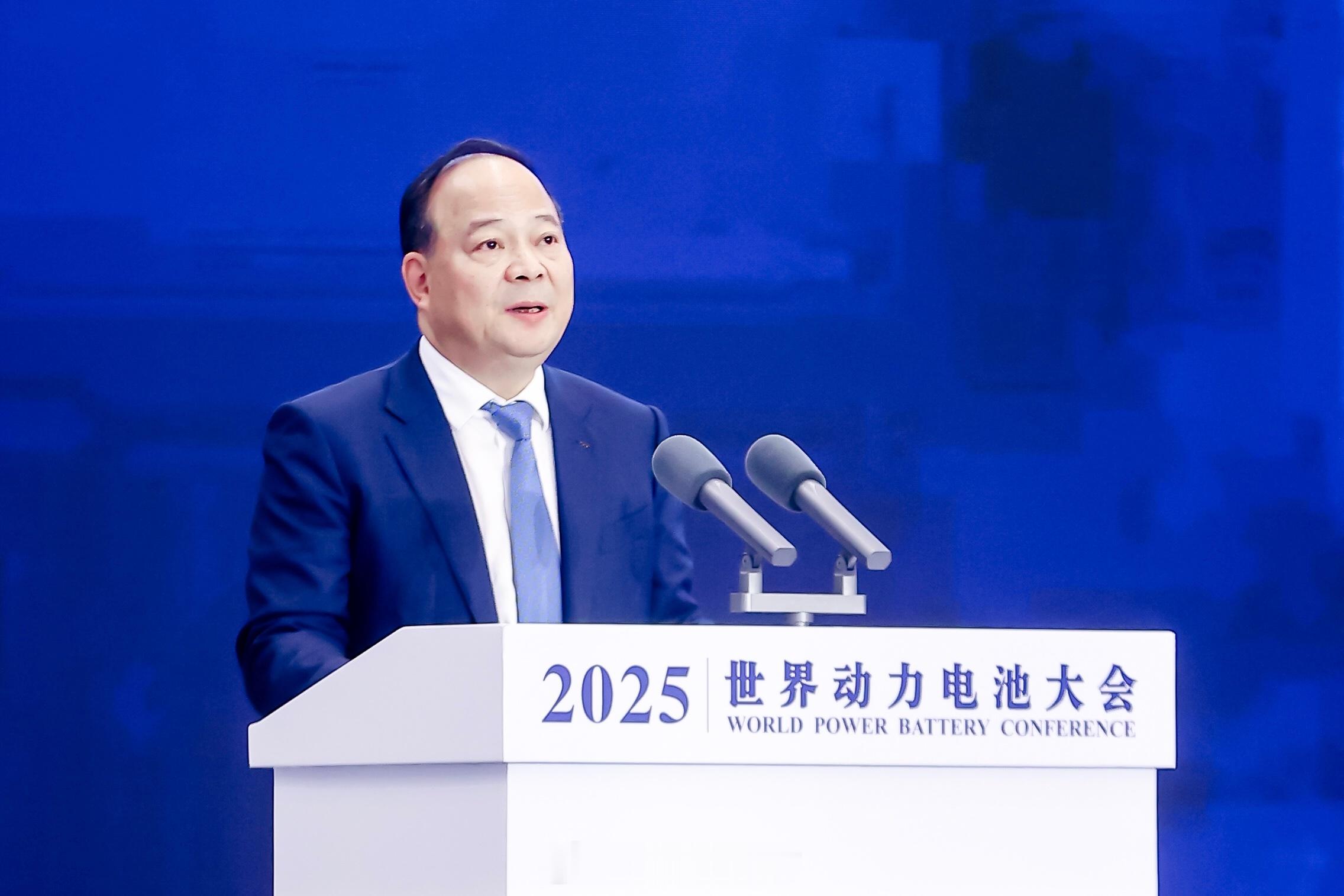 2025 世界动力电池大会今日在四川宜宾开幕，宁德时代董事长曾毓群出席并发表主旨