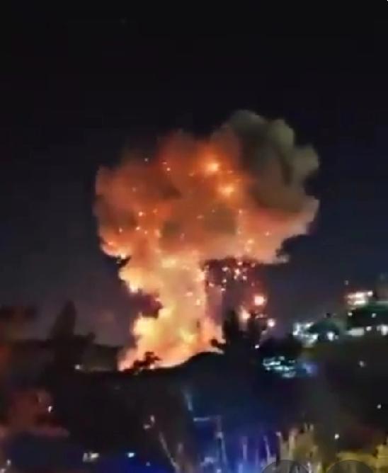 阿富汗首都传来巨大爆炸声，人员伤亡，爆炸原因等待进一步核实，造成民众恐慌

当地