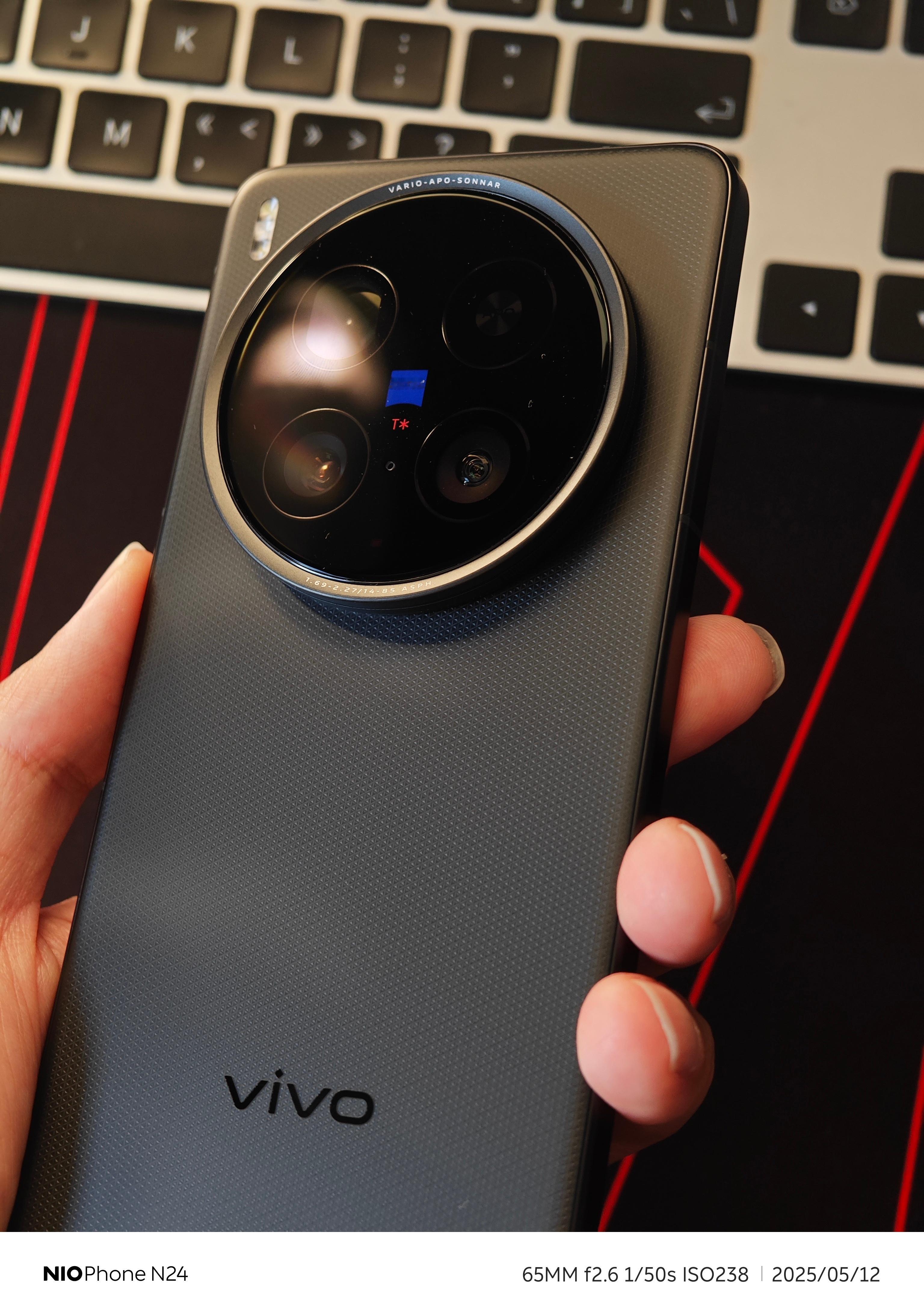 买了台vivo X200 Ultra拍照确实很好，但我​被NIO Phone纯净