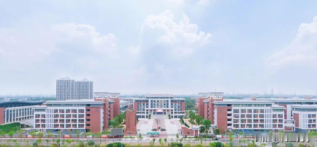 南沙买新房：完成网签即可统筹入学，落实住房与教育衔接。

如何做到买新房就能上公