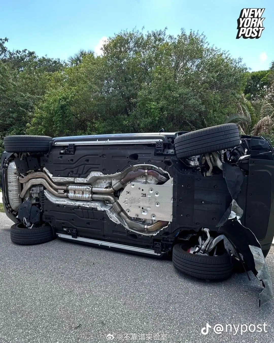 佛罗里达本地时间27日，高尔夫球运动员老虎伍兹（又）酒驾把揽胜开翻了…………他上