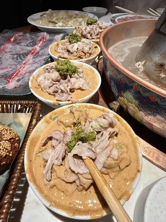 铜锅涮肉，海鲜10r！21点后免费！