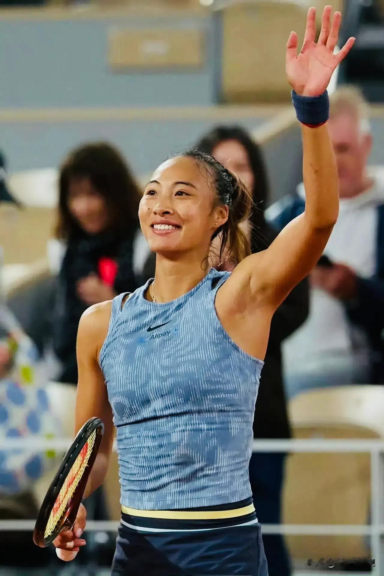 郑钦文2-0战胜科帕奇，携手王欣瑜、张之臻晋级法网单打32强，王雅繁、王曦雨遗憾