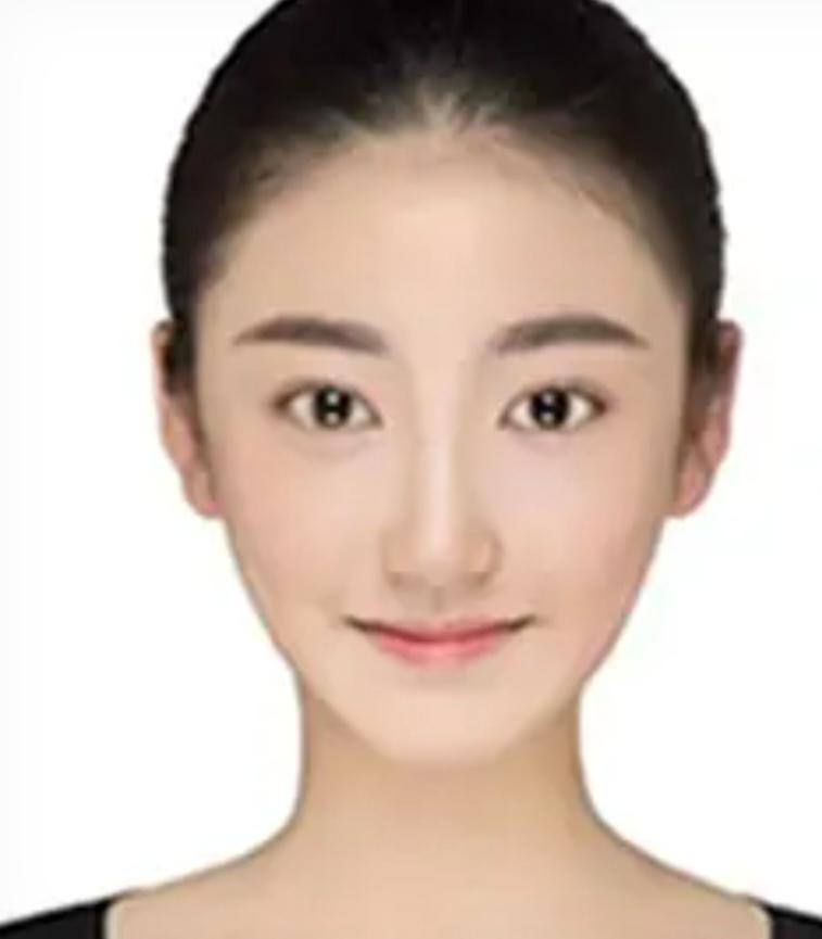 在聚光灯下，她是手持话筒、从容不迫的新锐主播；在网络世界的阴影里，她却成了谣言与