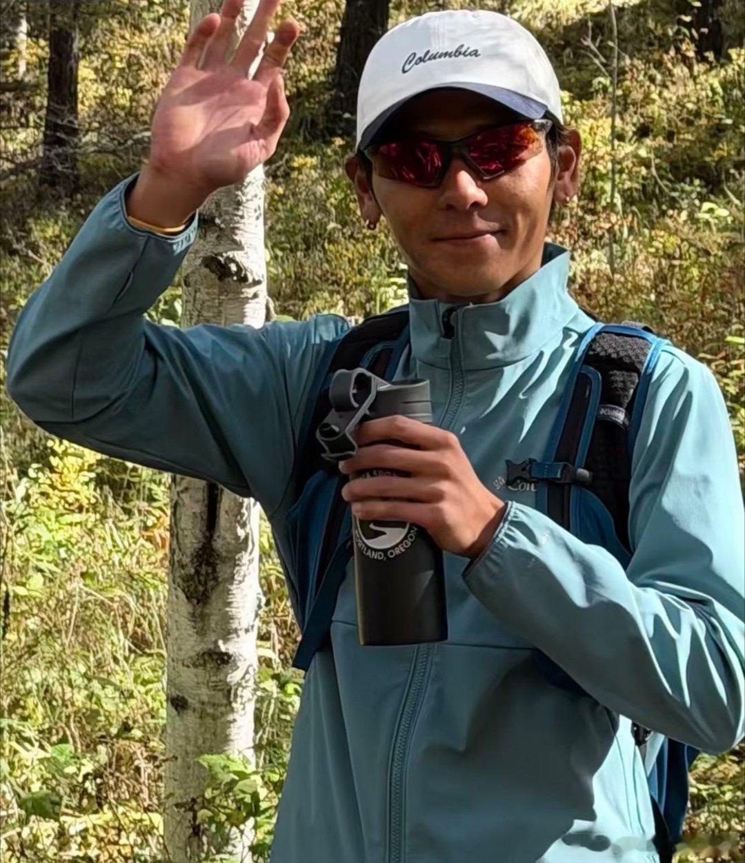 蒋奇明新手钓鱼佬严肃进阶阿尔山偶遇蒋奇明阿尔山秋日山野，蒋奇明专心学钓鱼，新手钓