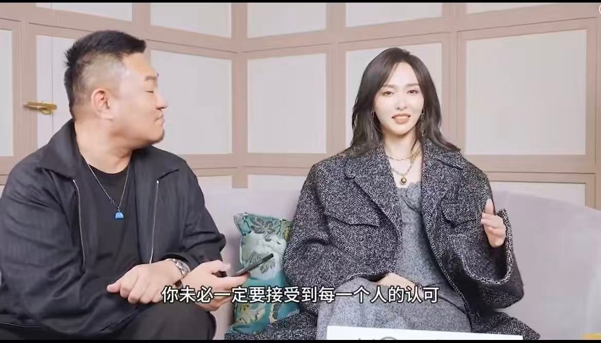 唐嫣采访中的高智感唐嫣的采访里面有一种核心的东西就是爱自己，所以面对任何情况，唐