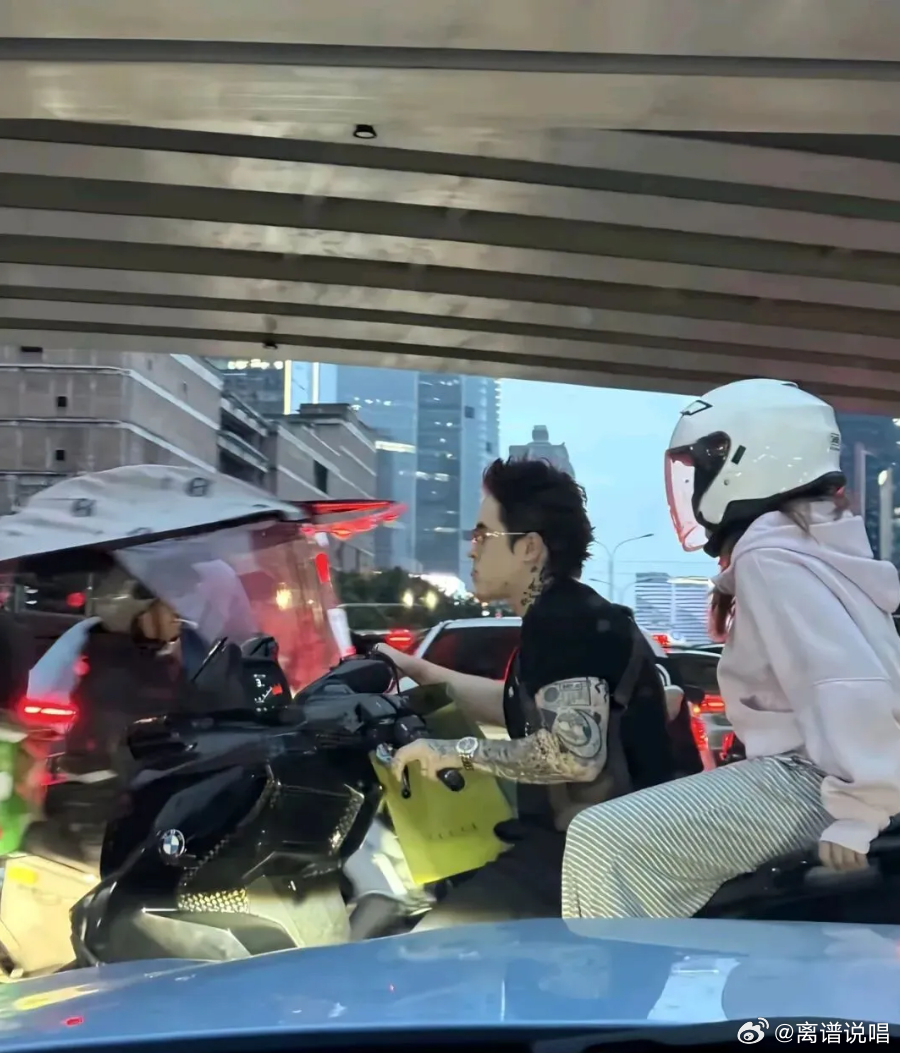 那奇沃夫骑车带老婆外出，被网友偶遇了！那奇沃夫