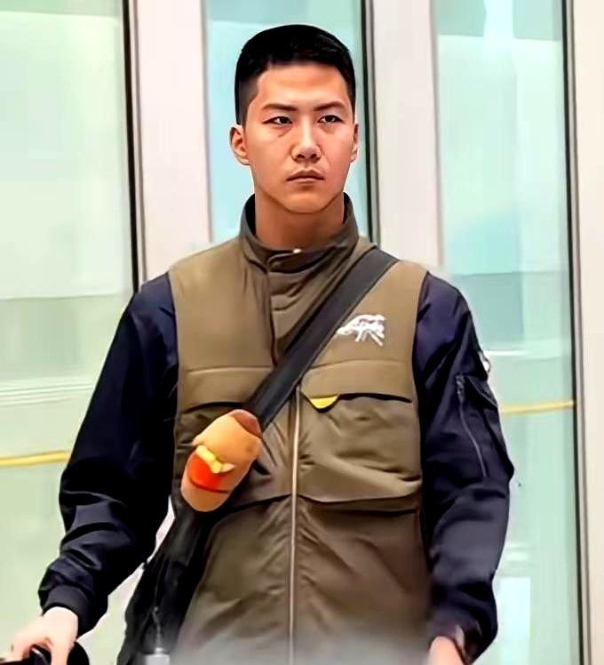 刘嘉玲这干妈当得，太值了！

胡军儿子康康，真是闷声干大事的典型。小时候参加《爸