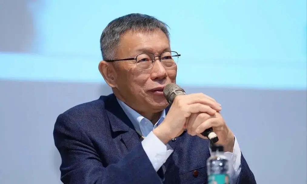 2026年一开年，台湾政坛就像被拧到最大档的电器，火花四处乱蹦。

 
先看外面